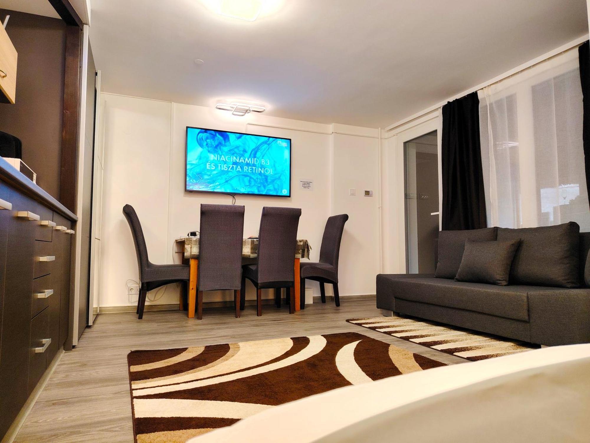 Nyuszis Apartman Kiskunmajsa Exteriör bild